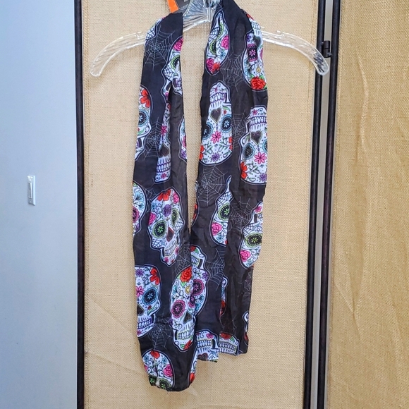 B1/G1, Skulls Scarf, Halloween - Picture 4 of 4